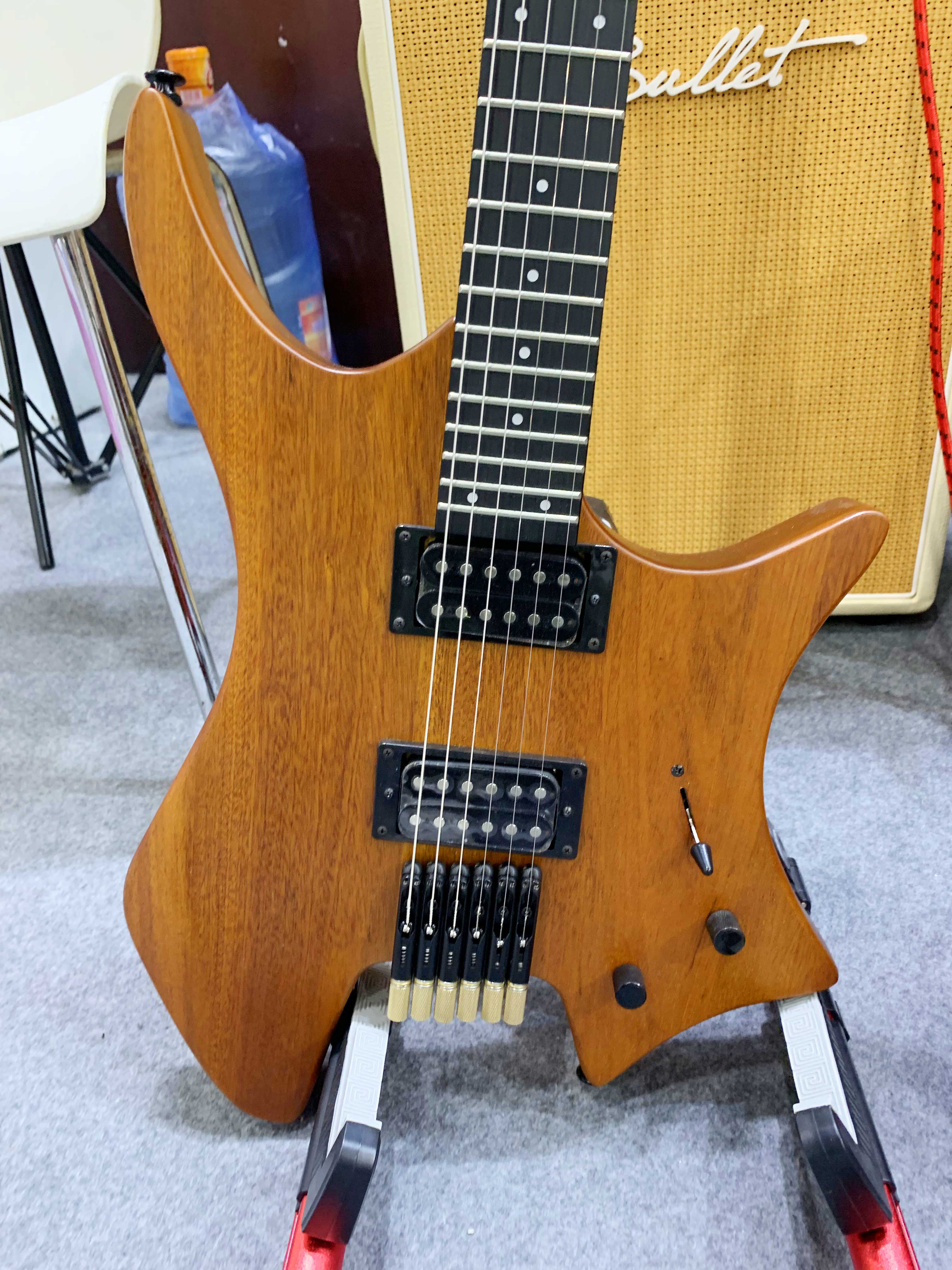high quality Wholesale Anico V HH Pickup headless electric guitar factory price light electric guitar